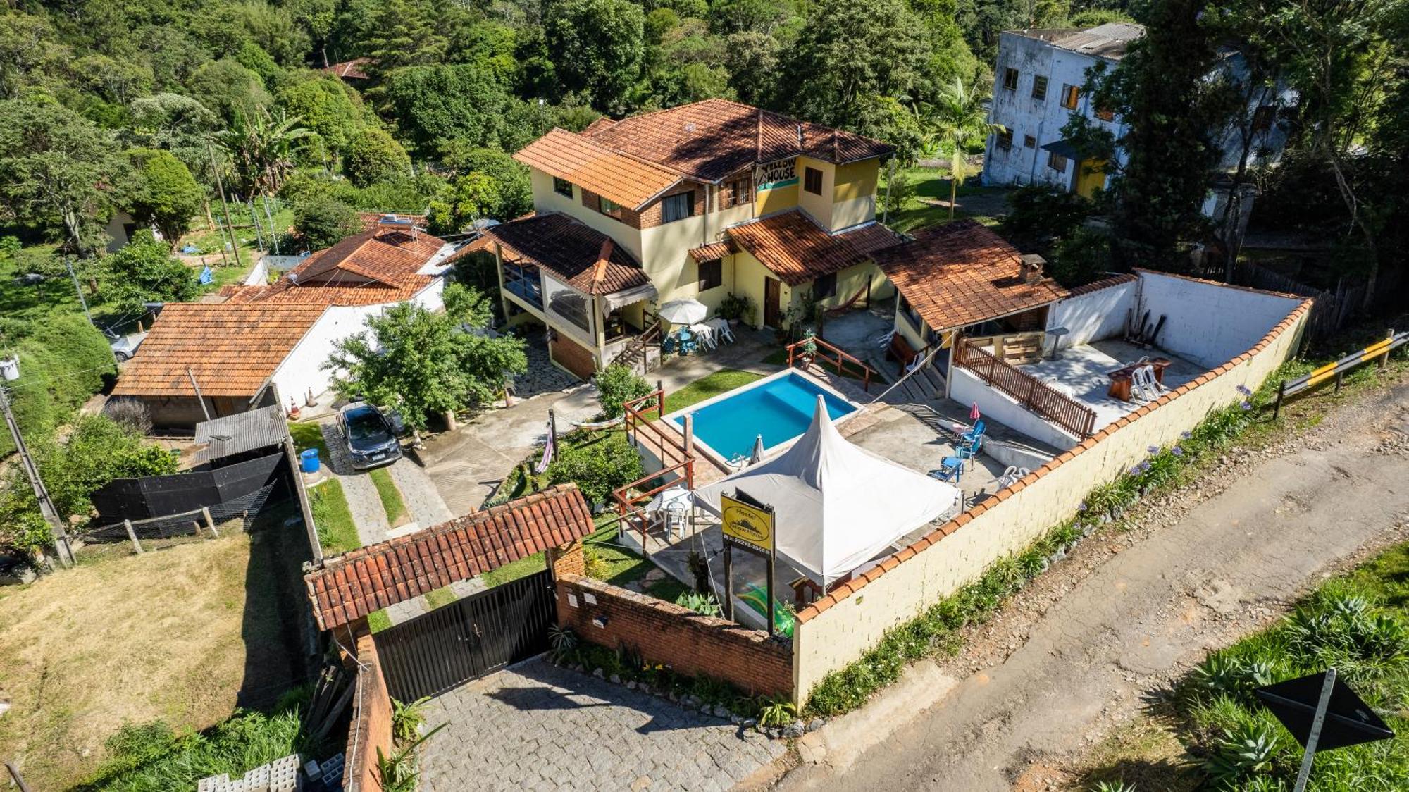 Hostel Yellow House Mg Итамонти Экстерьер фото