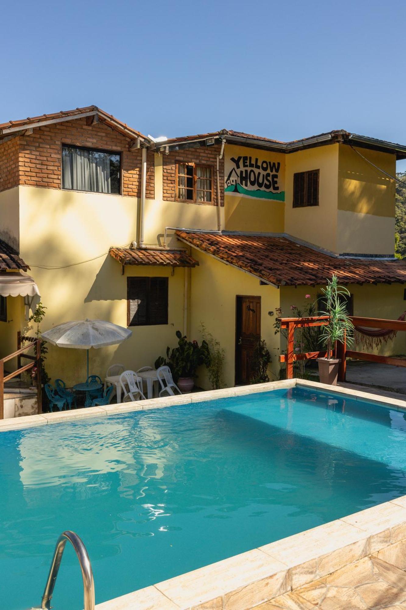 Hostel Yellow House Mg Итамонти Экстерьер фото