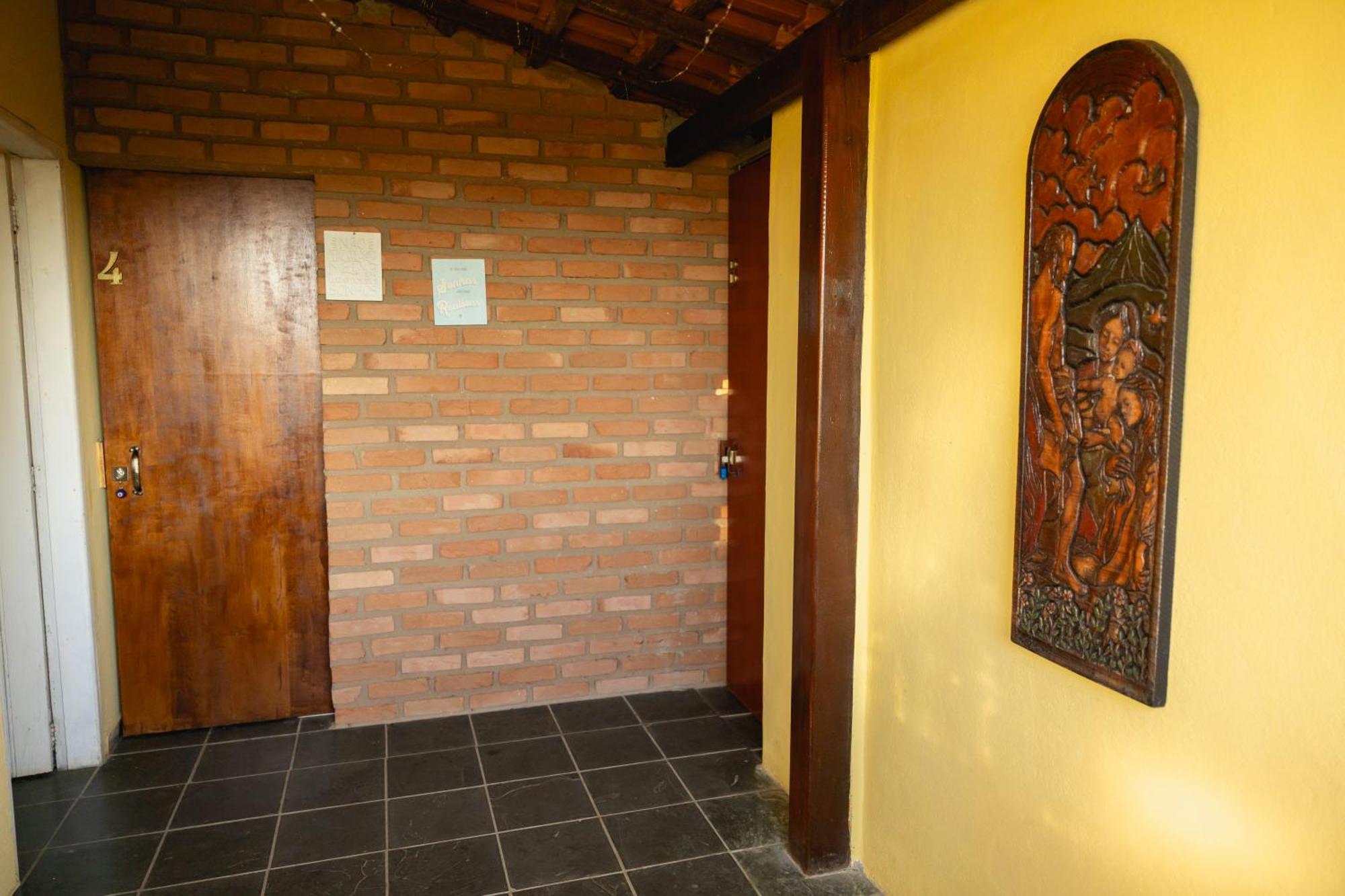 Hostel Yellow House Mg Итамонти Экстерьер фото