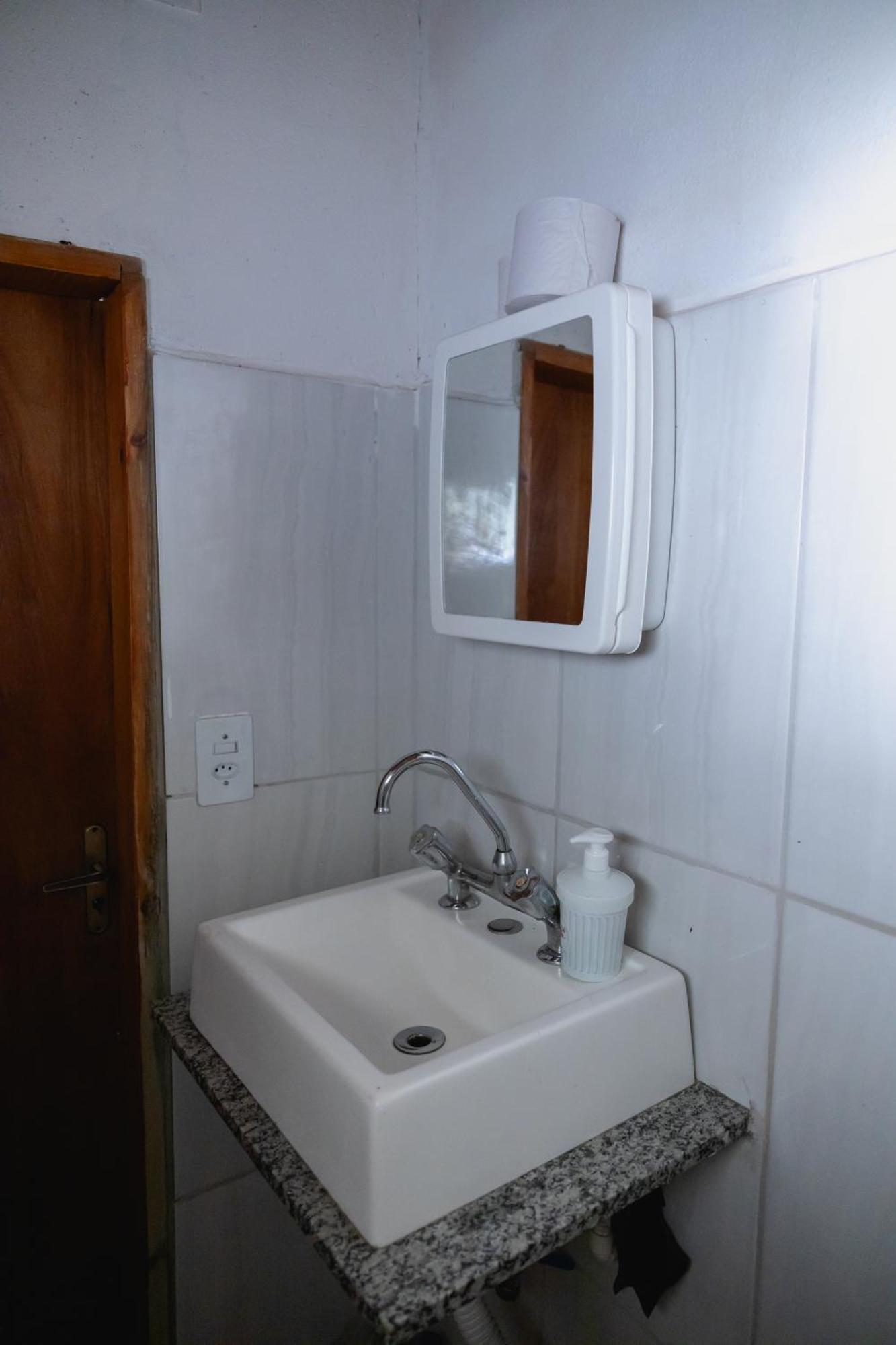 Hostel Yellow House Mg Итамонти Экстерьер фото